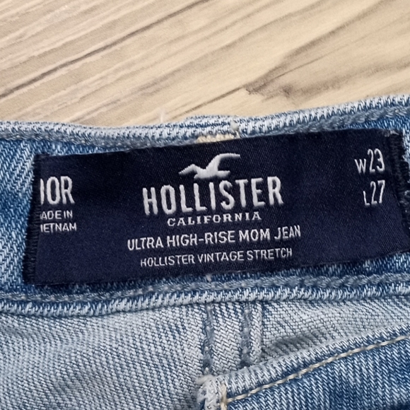 Hollister high rise mom jeans - Picture 3 of 3